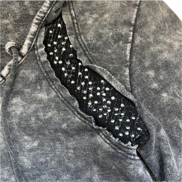 NWOT Fall sweatshirt with stylish rhinestones - Picture 6 of 7